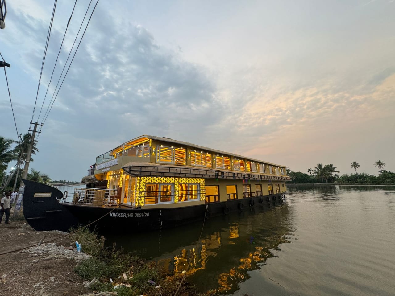Vembanad Emperor Houseboat (1)